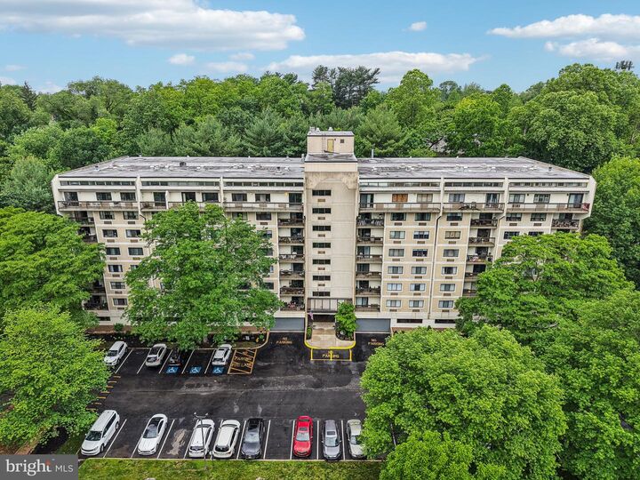 Property Photo: 700 Avondale Road 6B PA 19086