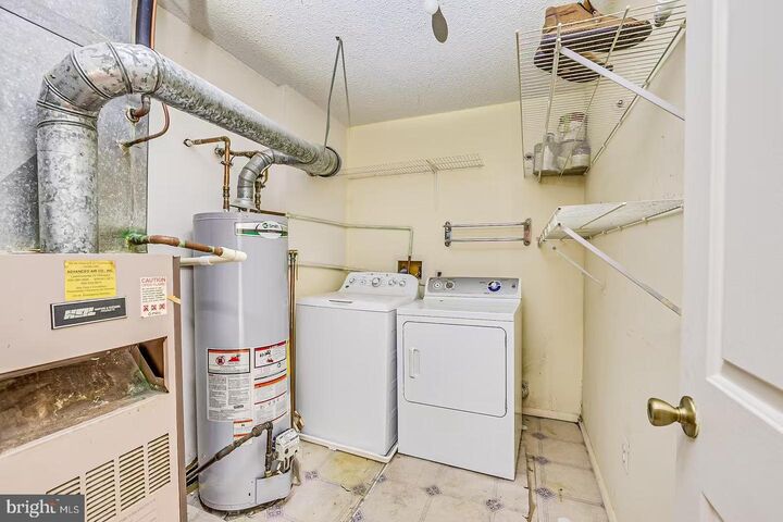 Property Photo:  24 Chamberlin Court  NJ 08648 