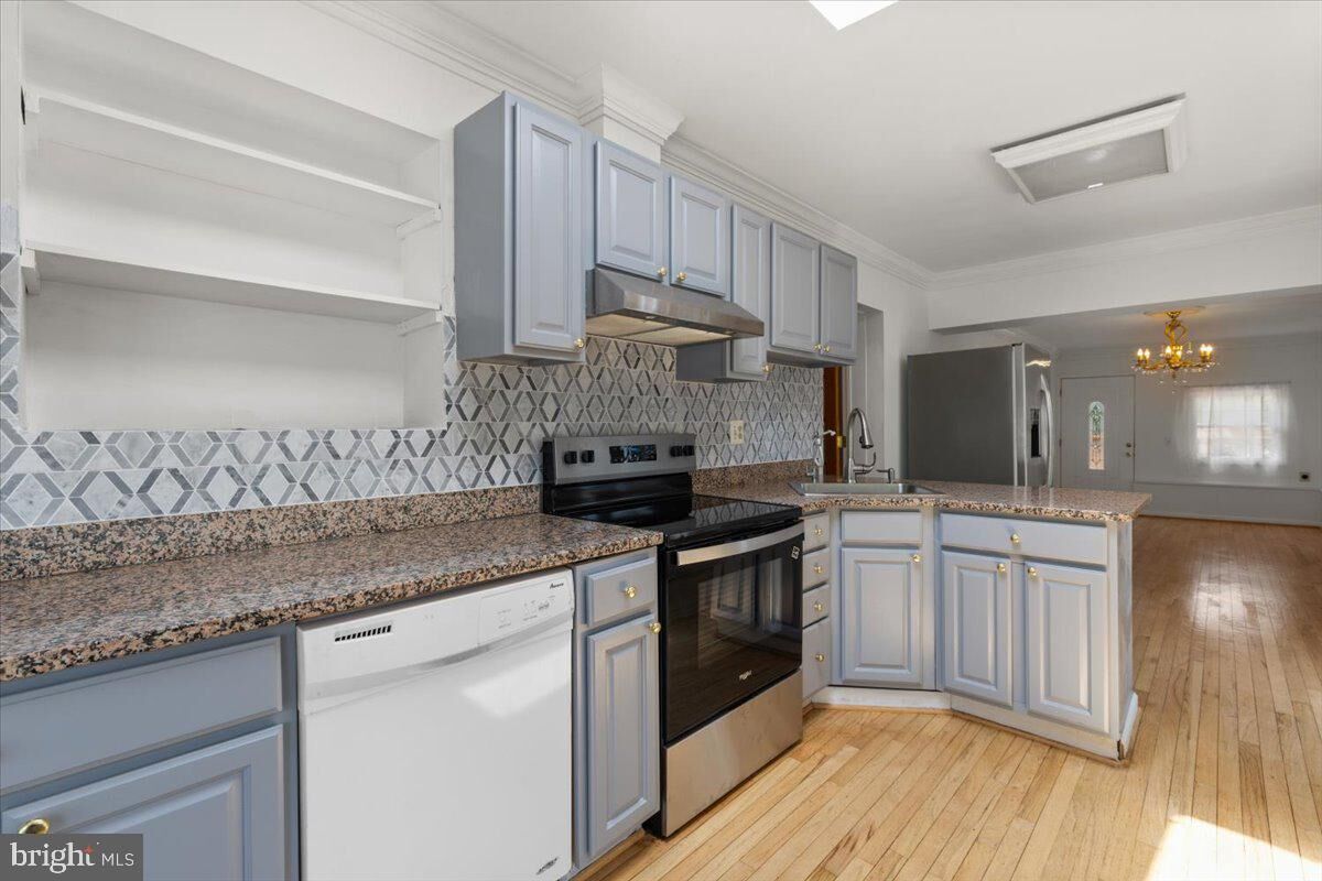 Property Photo: 202 S Cherry Street VA 22042