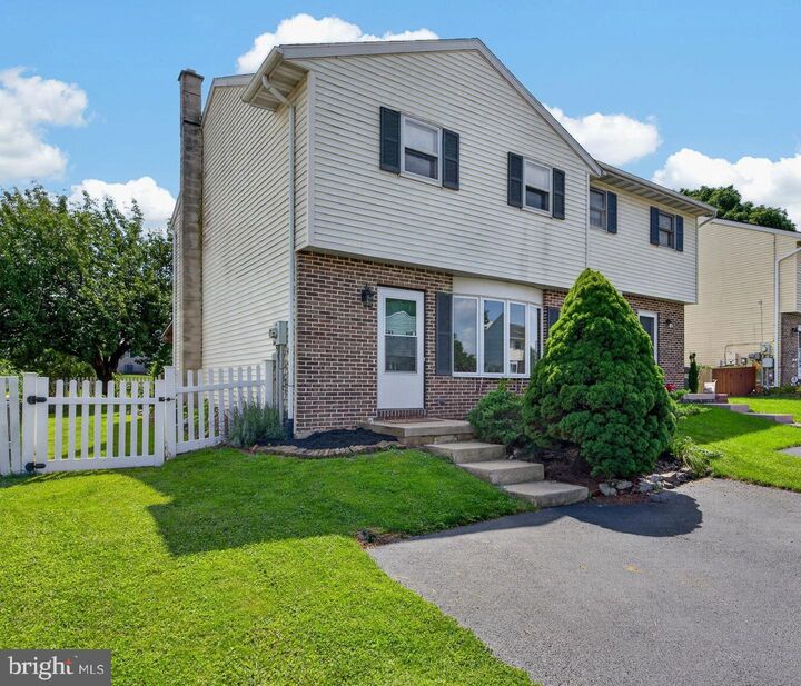 Property Photo:  272 Riverview Drive  PA 17522 