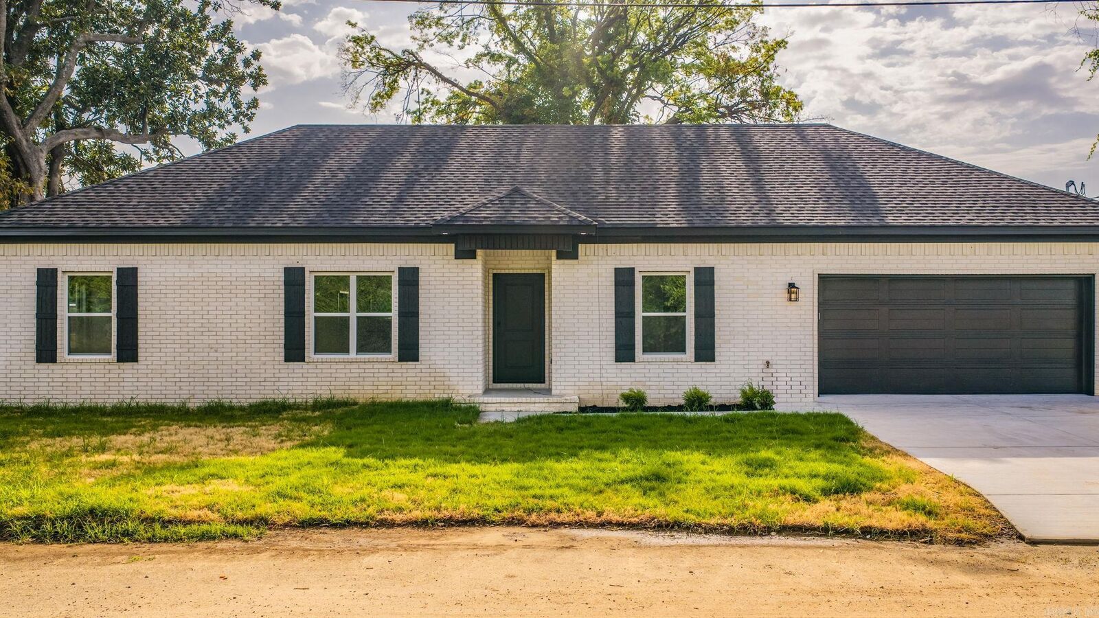 Property Photo:  1400 E Washington Street  AR 72114 
