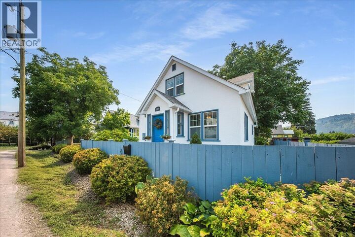 Property Photo:  812 2nd Street  BC V1N 1Y7 