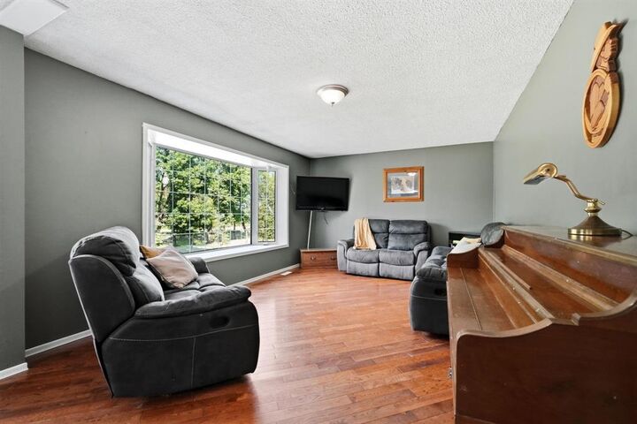 Property Photo: 25030 Oakwood Rd 64N Road MB R5N 0G4