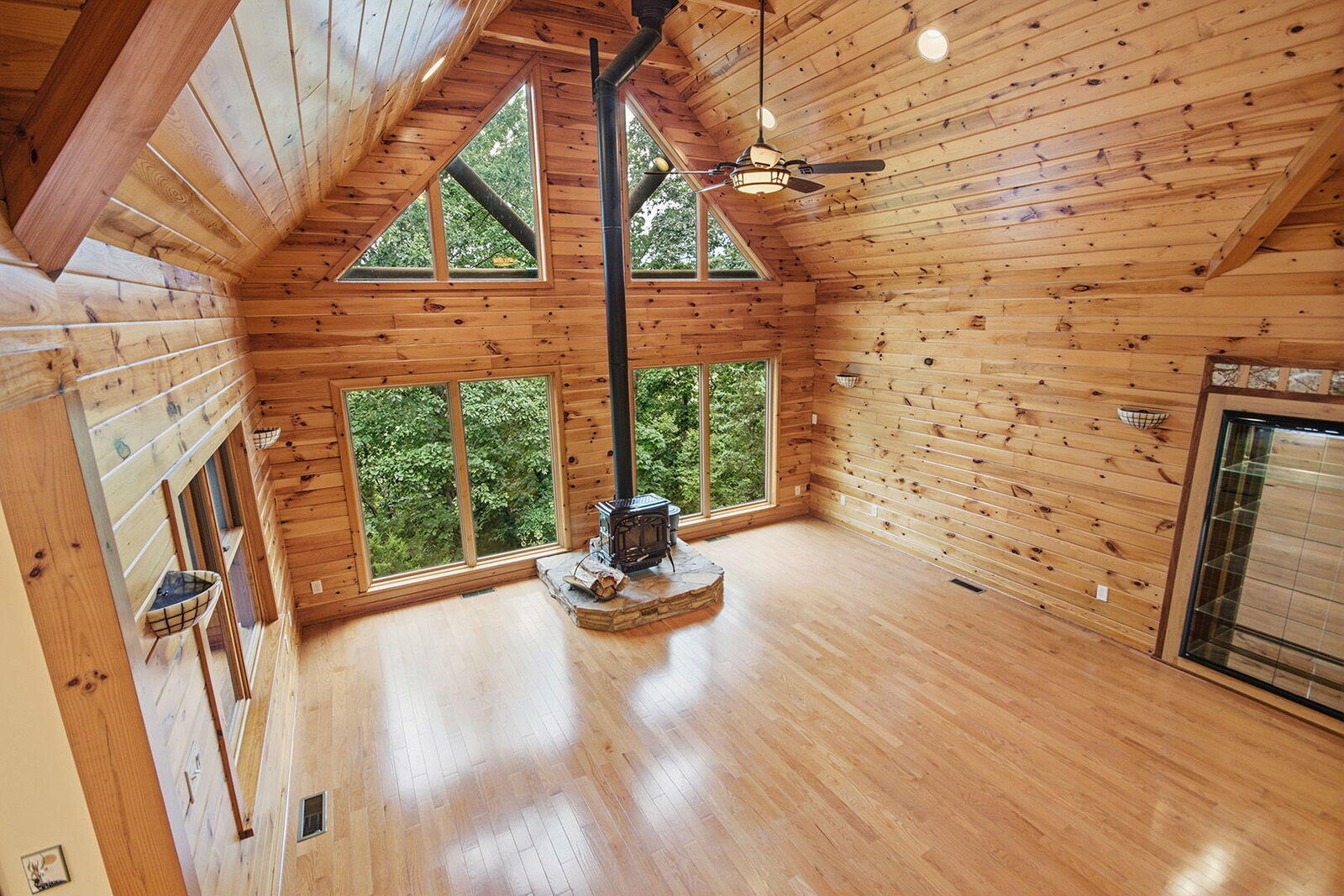 Property Photo: 9131 W Terrapin Hills Rd MO 65203