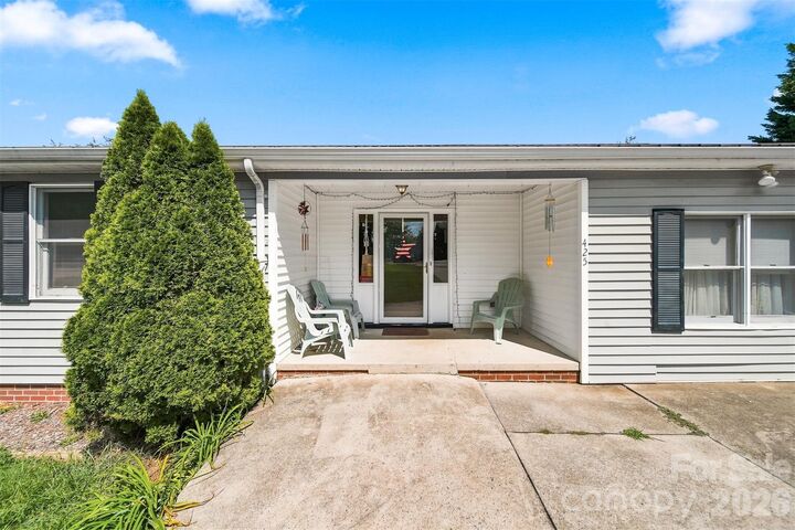 Property Photo: 425 Heritage Farm Road NC 28601