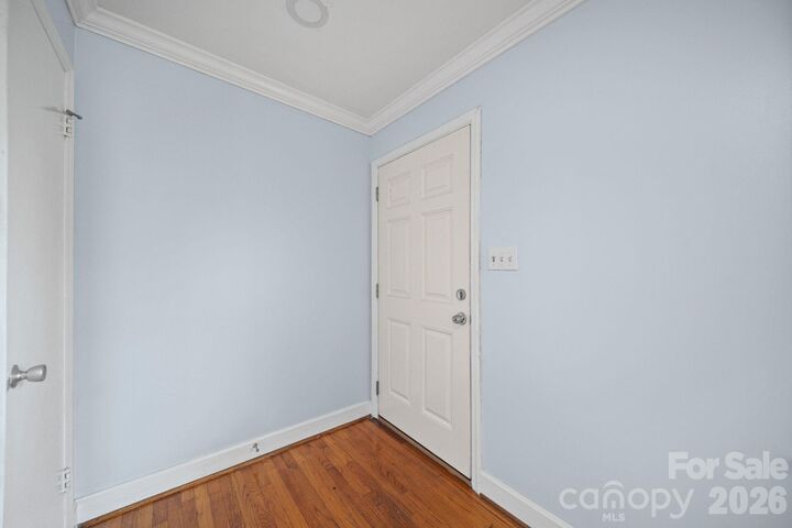 Property Photo: 3029 Rosehill Drive NC 28212