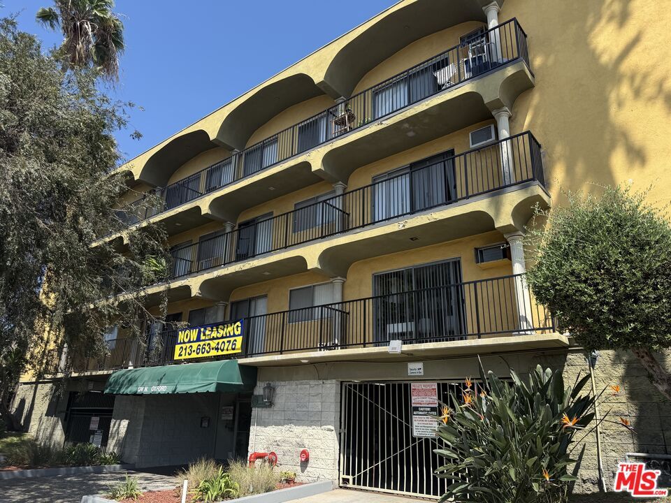 Property Photo:  124 N Oxford Ave  CA 90004 