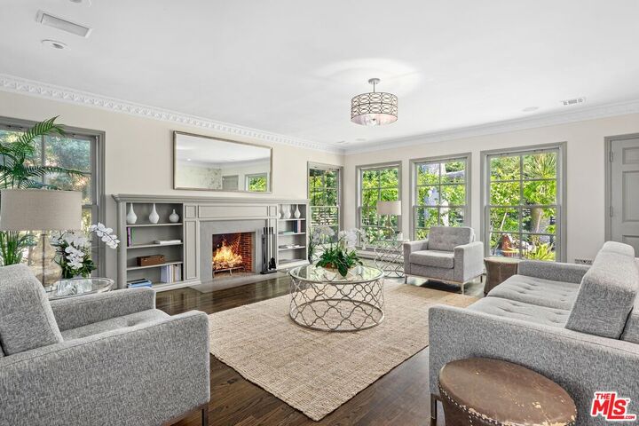 Property Photo:  449 Westbourne Dr  CA 90048 