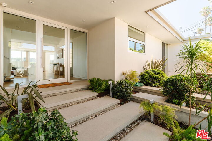 Property Photo: 3642 Beverly Ridge Dr CA 91423
