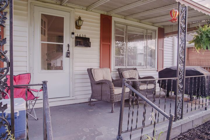 Property Photo:  1430 E Mulberry Street  OH 43130 