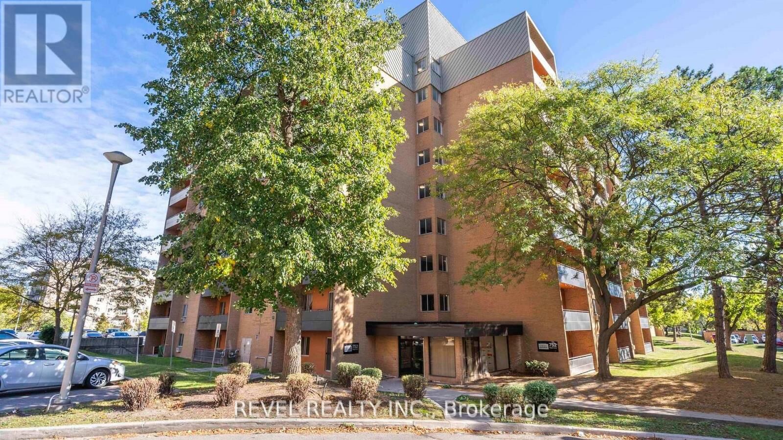 Property Photo:  752 Kipps Lane 809  ON N5Y 4V4 