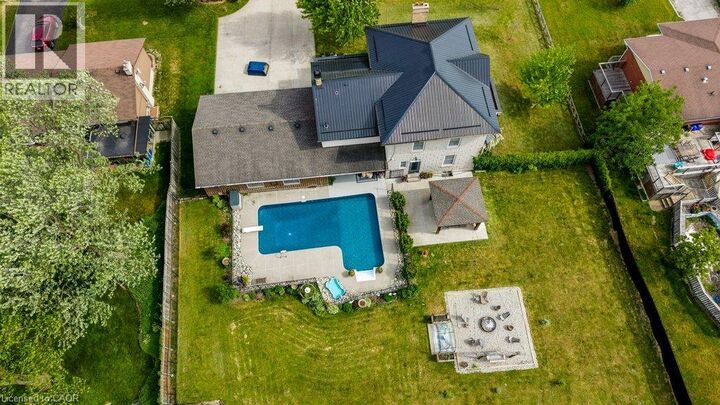 Property Photo: 35 Schweitzer Street ON N2K 1B5