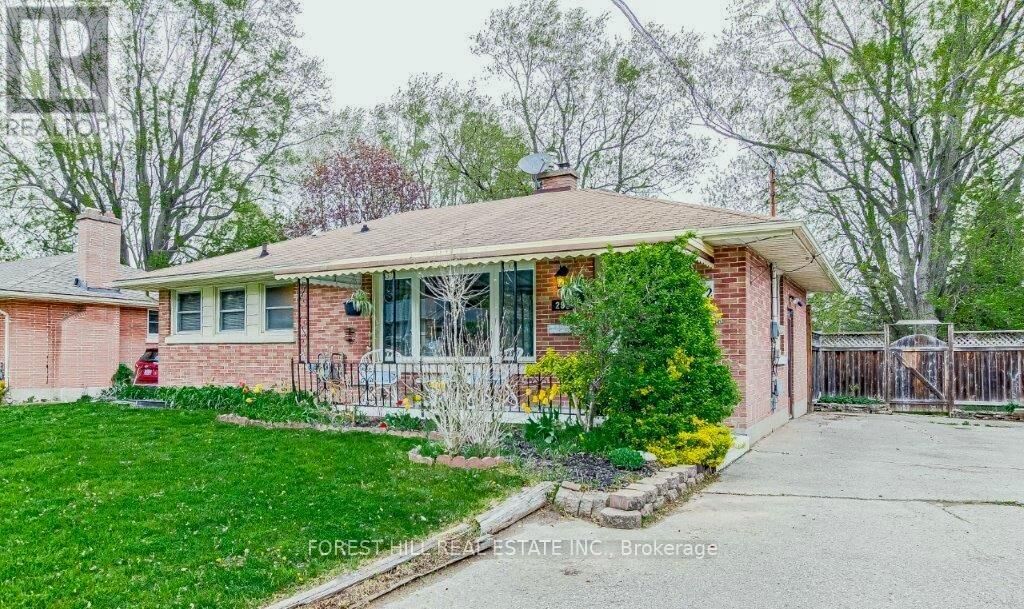 Property Photo:  292 Griffith Street  ON N6K 2R6 
