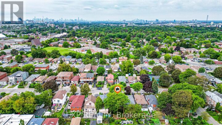 Property Photo:  31A Laurel Avenue  ON M1K 3J3 