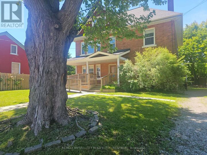 Property Photo:  94 Argyle Street North  ON K7V 1S9 