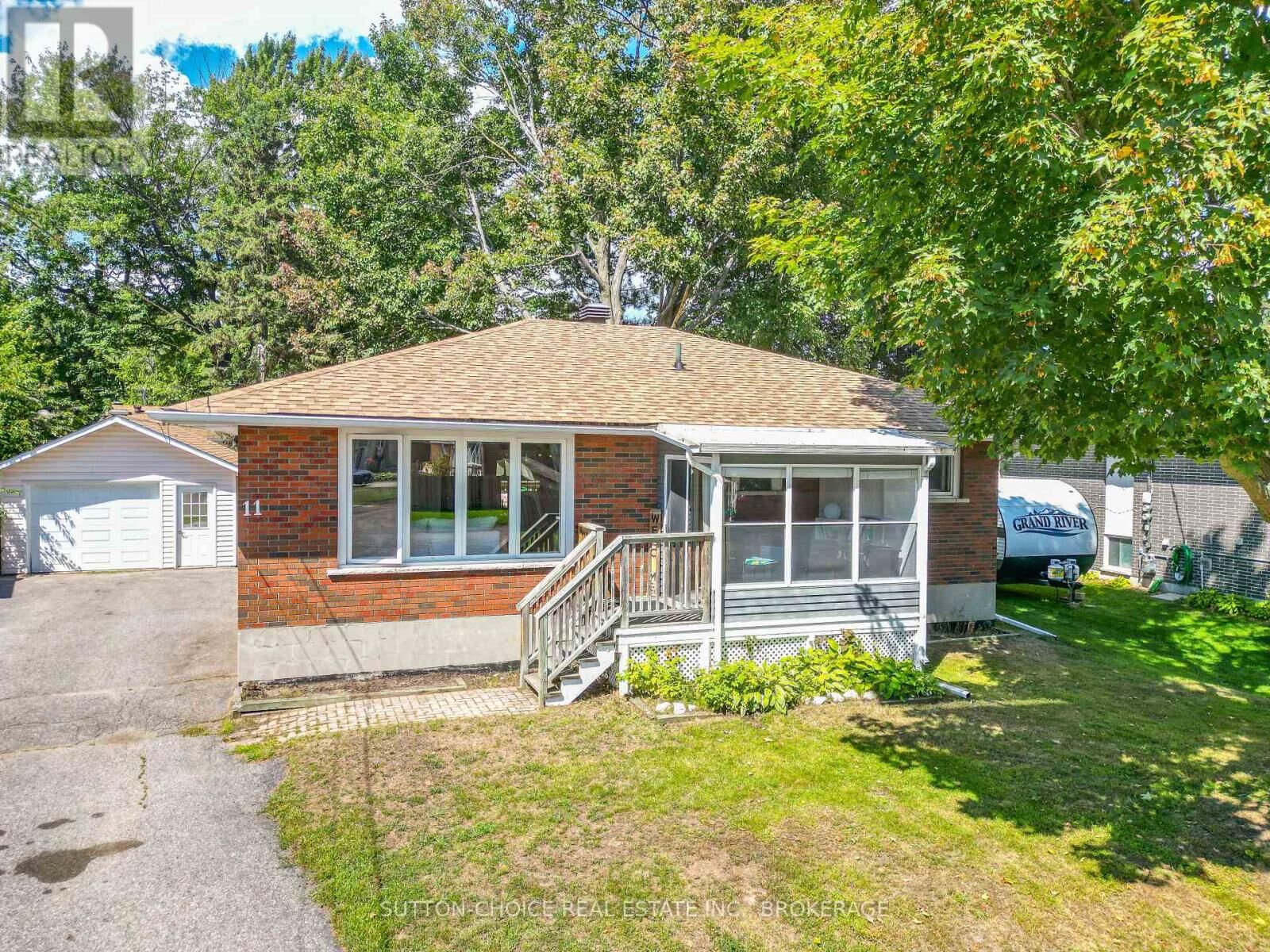 Property Photo:  11 Milford Crescent  ON P1A 1M4 