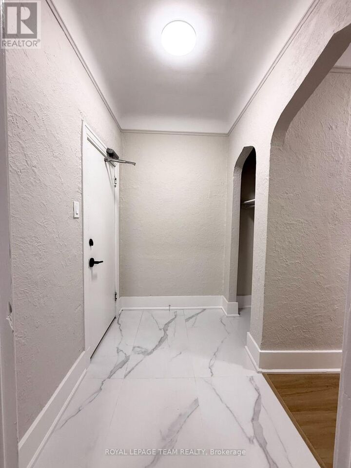 Property Photo:  235 Cooper Street 36  ON K2P 1L7 