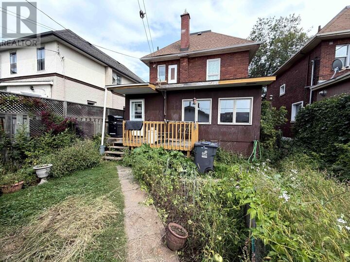 Property Photo:  207 Norah St S  ON P7E 1N5 