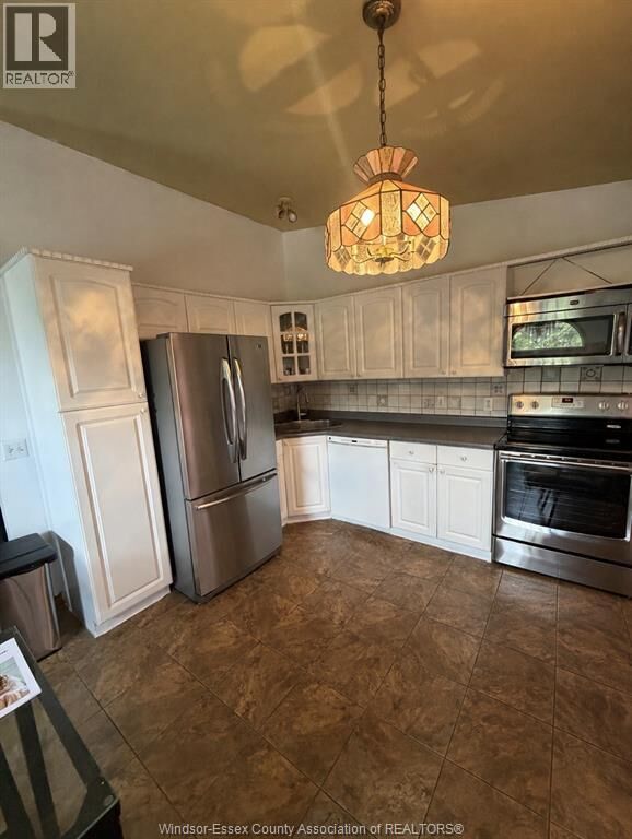Property Photo:  5 Allen Court  ON N9V 3Z4 
