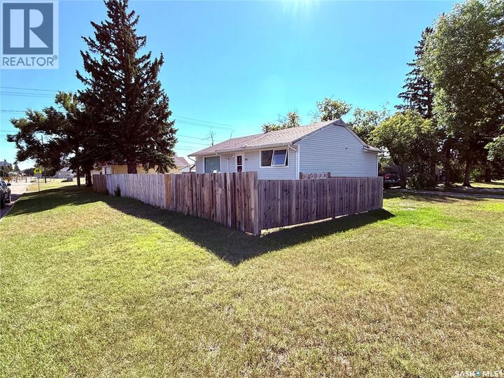 Property Photo:  301 26th Street W  SK S0M 0E0 