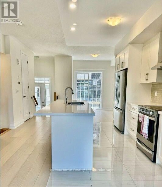 Property Photo:  81 Clippers Crescent  ON L4A 4X7 
