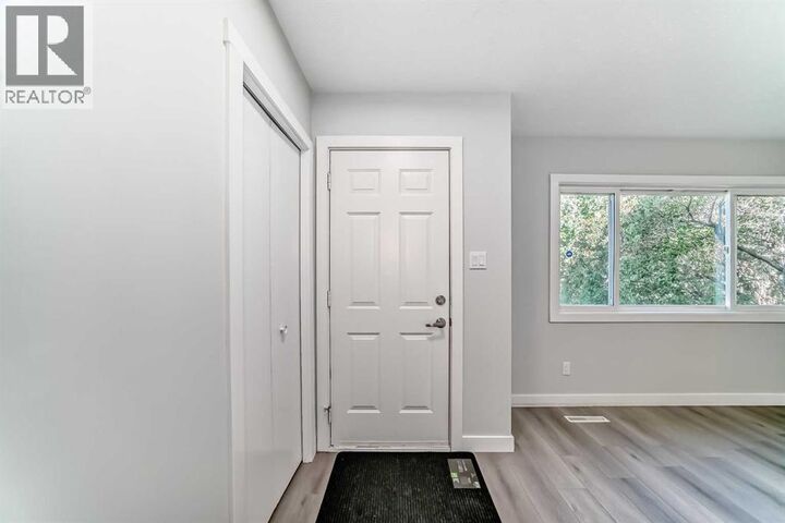 Property Photo:  1508 45 Street Southeast  AB T2A 1N2 