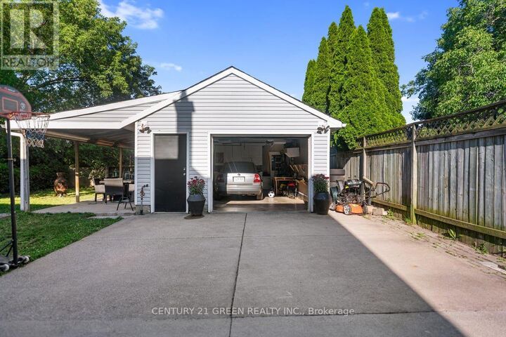 Property Photo: 506 Niagara St Street ON L2M 3P5