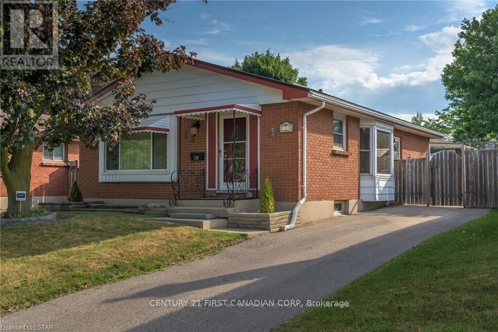 Property Photo: 138 Harding Crescent ON N6E 1G3