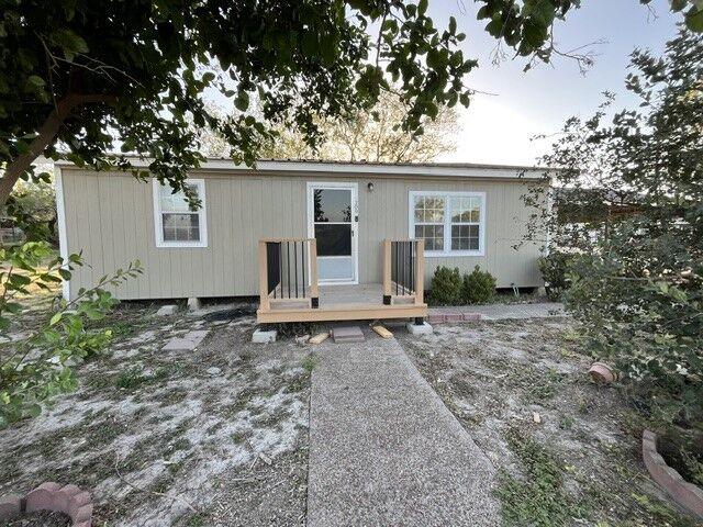 Property Photo: 209 N Second Avenue TX 78357