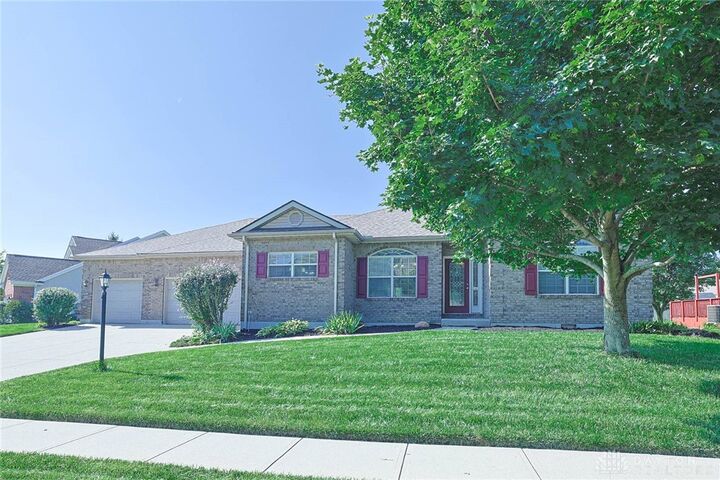 Property Photo: 6016 Oak Ridge Drive OH 45424