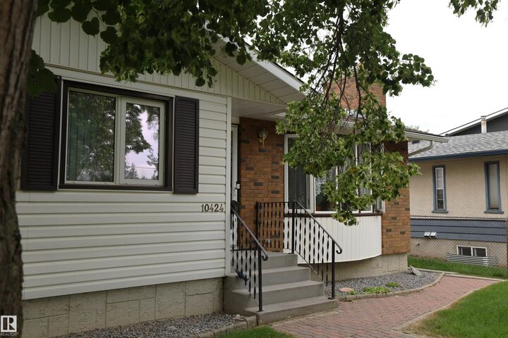 Property Photo: 10424 152 Street NW AB T5P 1Y6