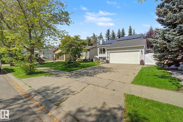 Property Photo:  29 Larch Way  AB T8N 4L2 