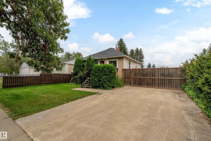 Property Photo:  10941 150 Street NW  AB T5P 1R8 