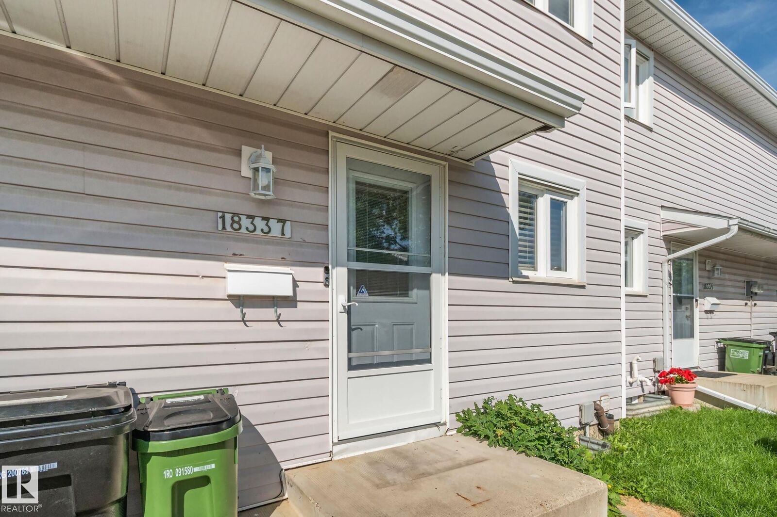 Property Photo:  18337 66 Avenue NW  AB T5T 1Z5 