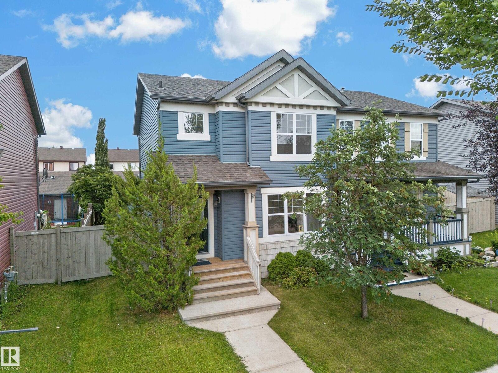 Property Photo:  2115 32 Street NW  AB T6T 0K4 