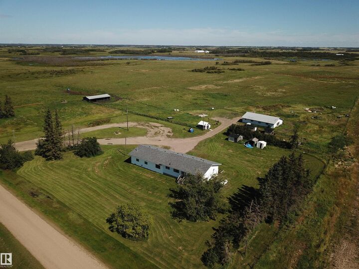 Property Photo:  532037 Rg Rd 182  AB T0B 4J5 