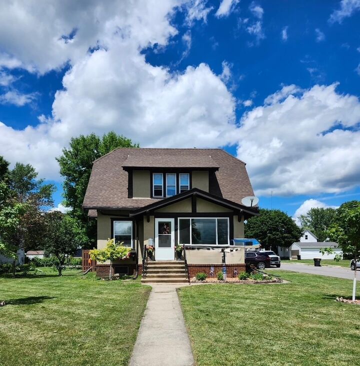 Property Photo:  19 1st Avenue NE  MN 55332 