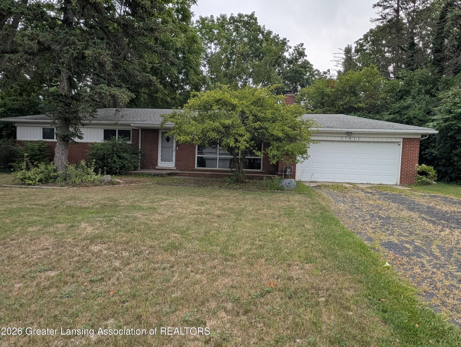 Property Photo: 27832 Kendallwood Drive MI 48334