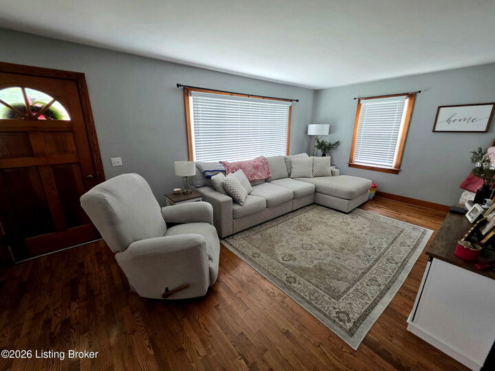 Property Photo: 402 Garden Ct KY 40069
