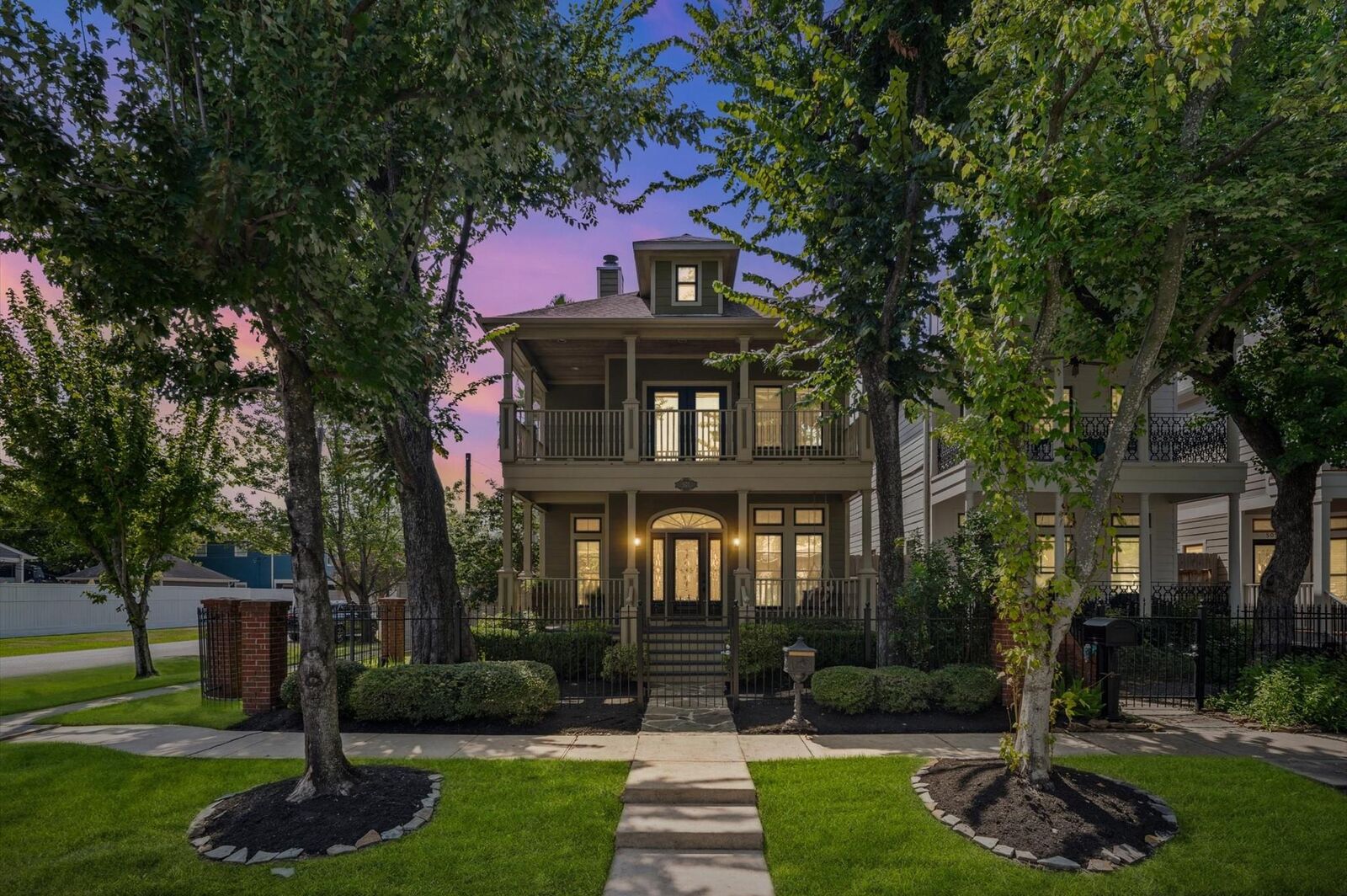 Property Photo:  501 Columbia Street  TX 77007 