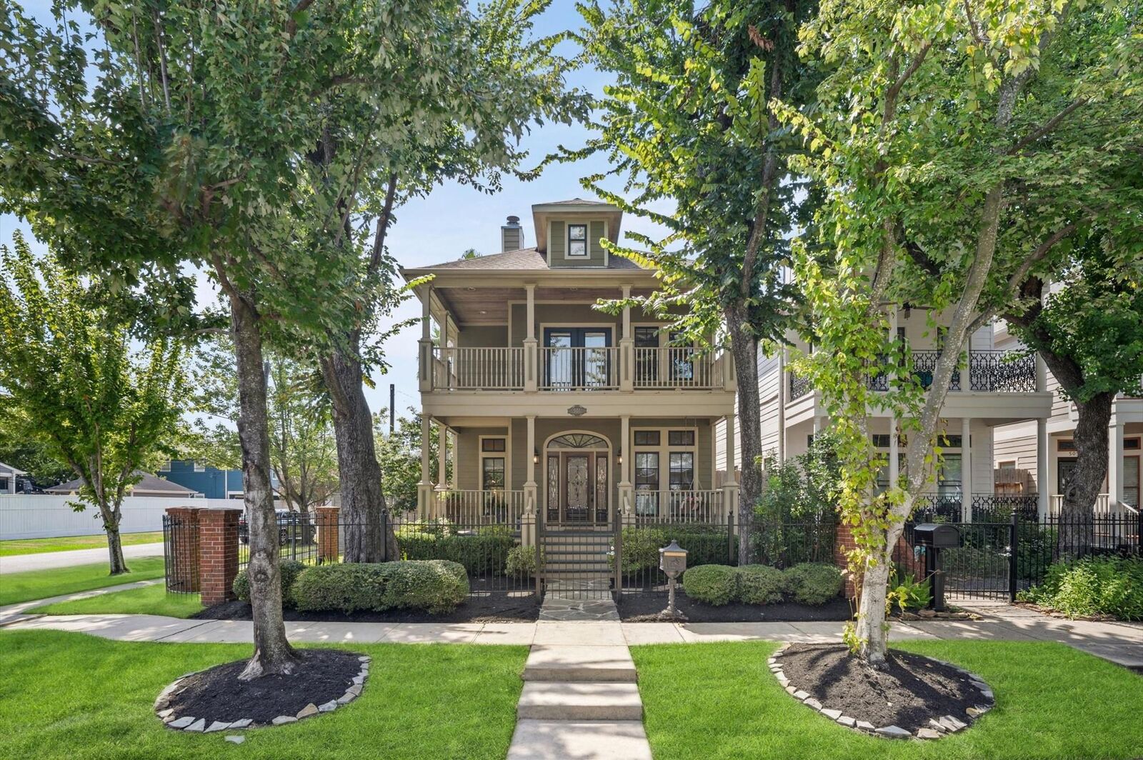 Property Photo: 501 Columbia Street TX 77007