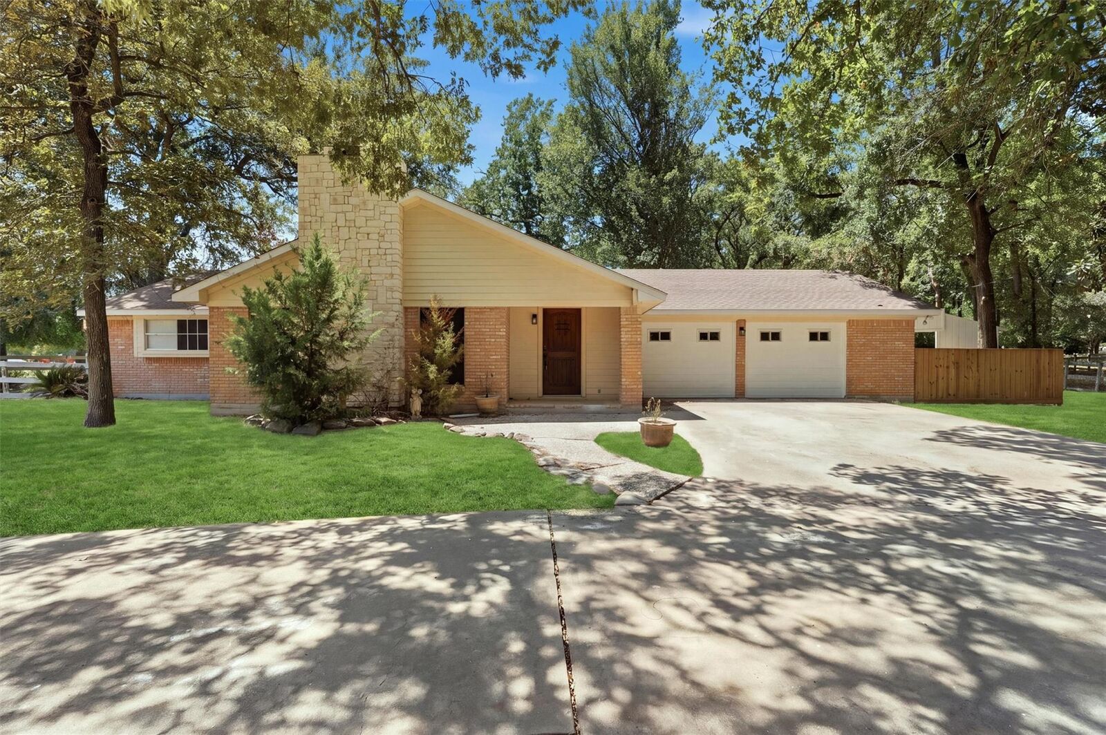 Property Photo: 21927 Allyson Road TX 77354