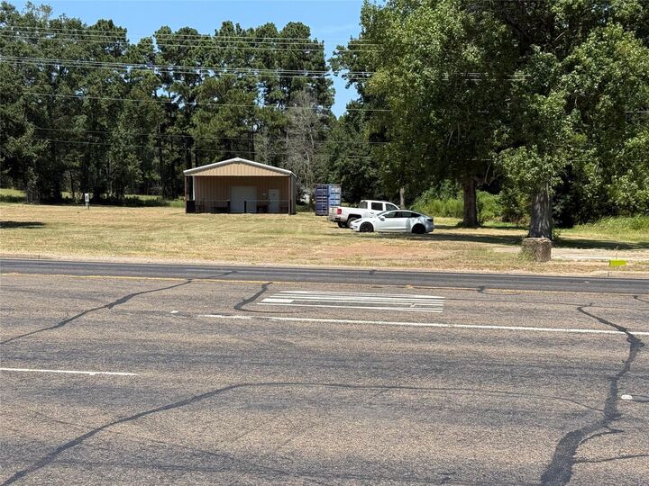 Property Photo: 1331 US Highway 190 W TX 77359