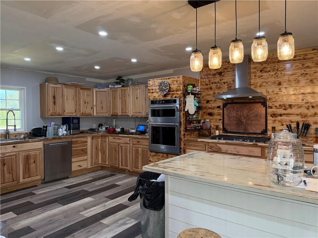 Property Photo: 1201 Cedar Street KS 67024