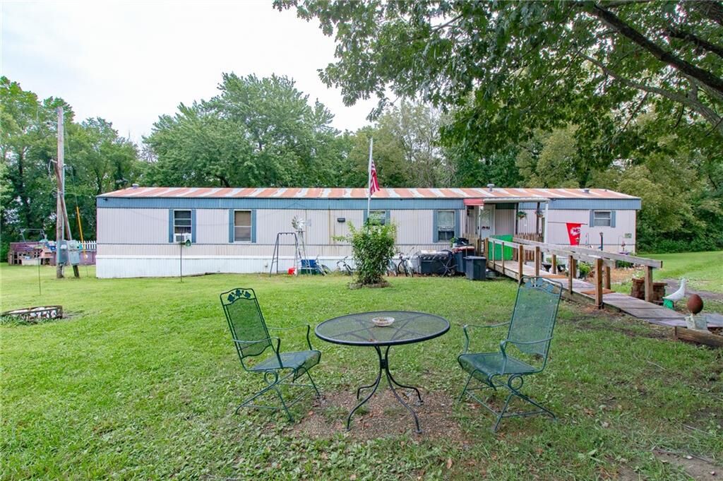 Property Photo:  125 NE 641st Road  MO 65336 