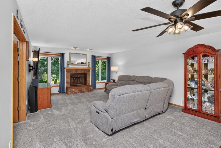 Property Photo: 6943 NW Trail Ridge Drive IA 50131