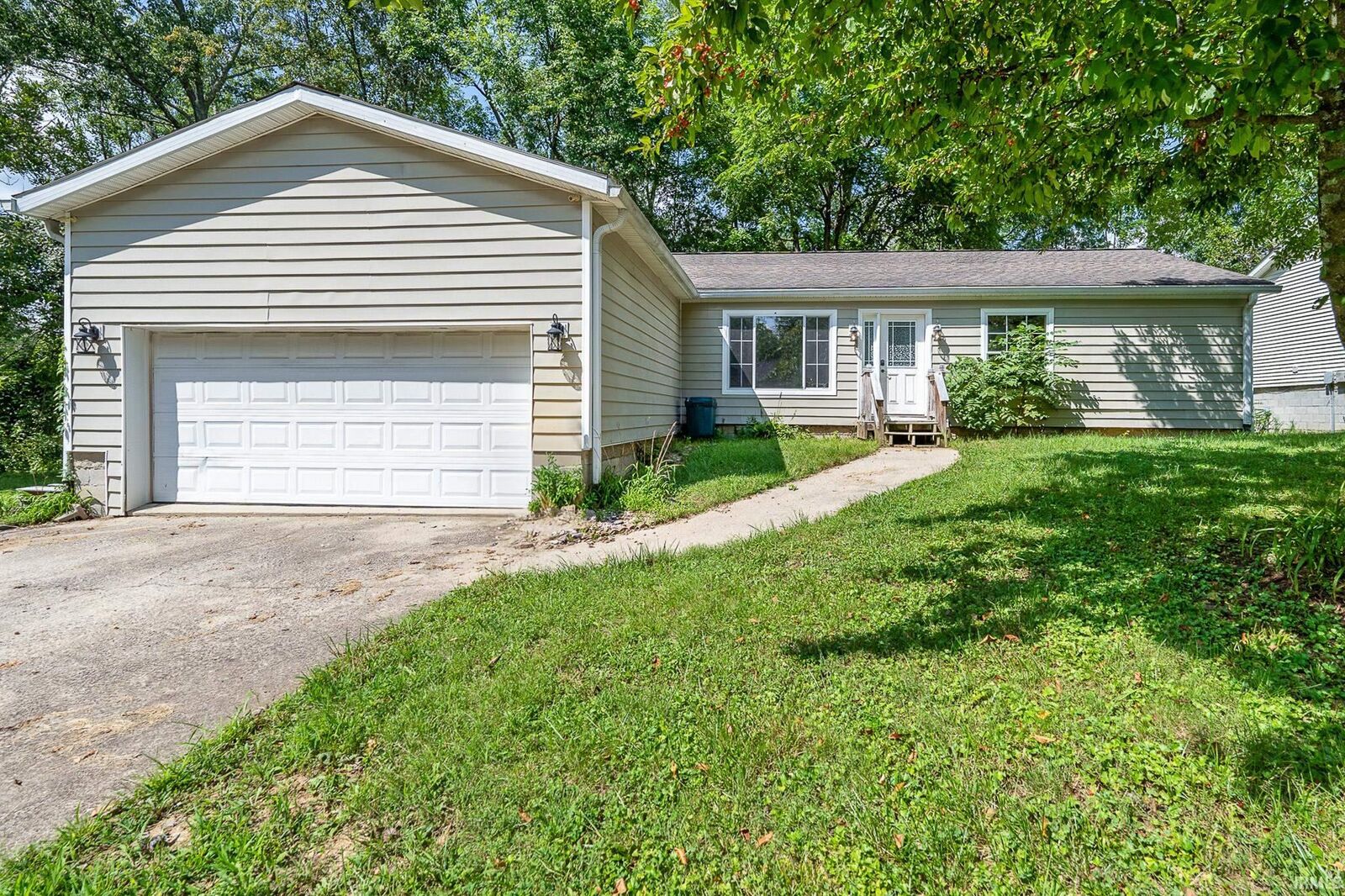 Property Photo: 4222 W Curry Court IN 47403-2700