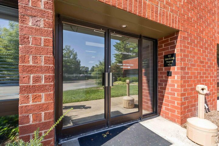 Property Photo:  2201 Regency Road 100  KY 40503 