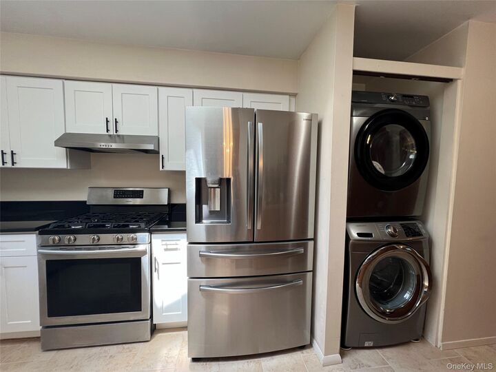 Property Photo:  32 Hammond Road  NY 11542 