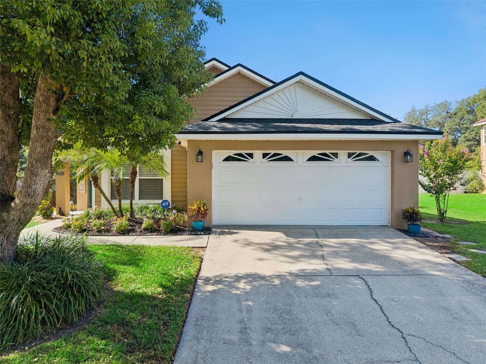Property Photo:  1038 Royal Oaks Drive  FL 32703 